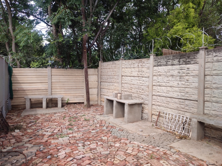 8 Bedroom Property for Sale in Brandwag Free State